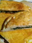 Нежный пирог со шпинатом и яйцами
