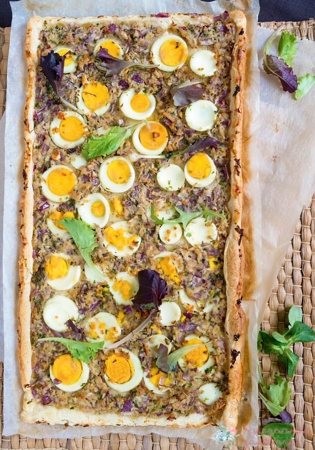 Пирог с консервированным тунцом и яйцами